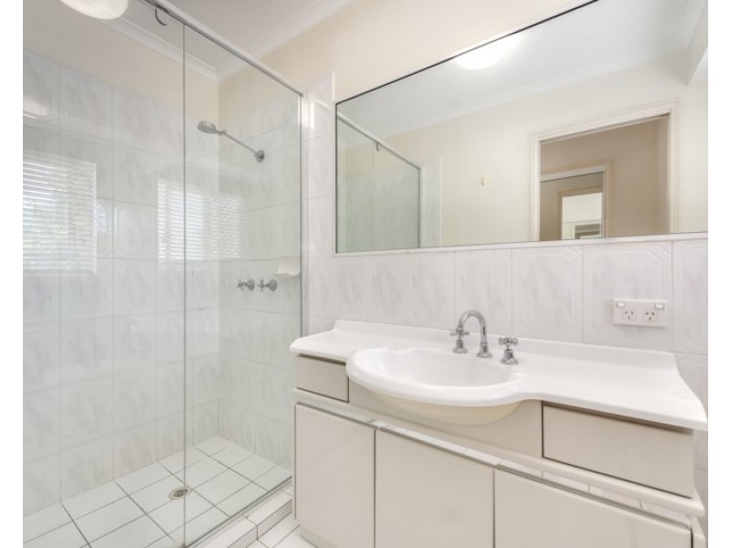 260 Mildura Drive, Helensvale QLD 4212