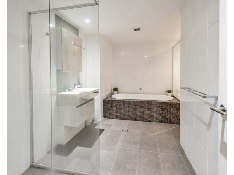 i3/20-28 Bayview Street, Runaway Bay QLD 4216