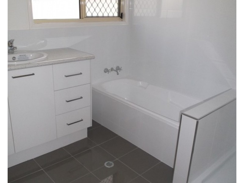 2/2 Cawthray Street, Biggera Waters QLD 4216