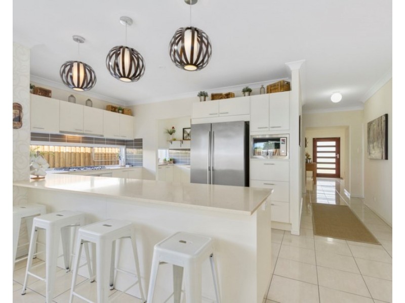 13 Mountain View Parade, Maudsland QLD 4210