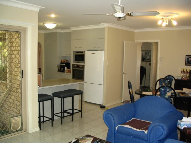 8 Clubhouse Drive, Arundel QLD 4214