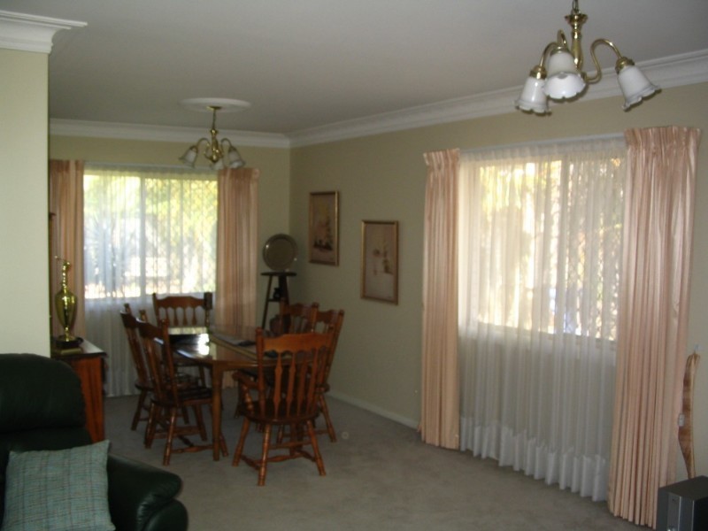 8 Clubhouse Drive, Arundel QLD 4214