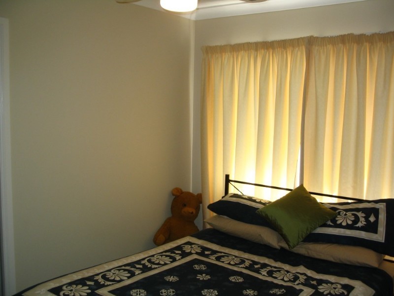 8 Clubhouse Drive, Arundel QLD 4214