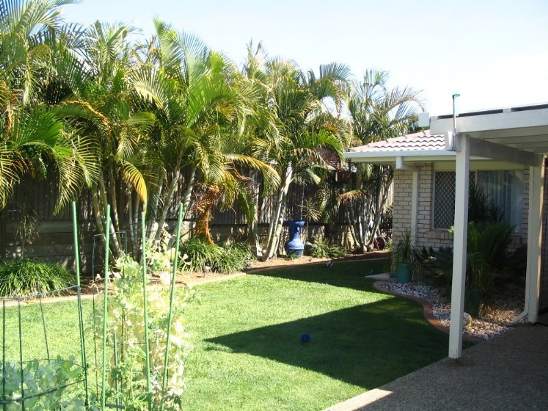 8 Clubhouse Drive, Arundel QLD 4214