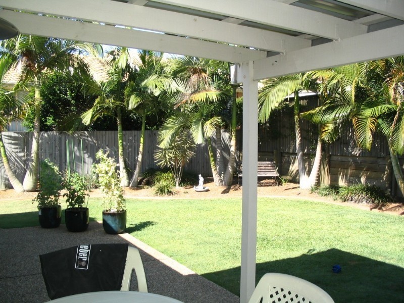 8 Clubhouse Drive, Arundel QLD 4214