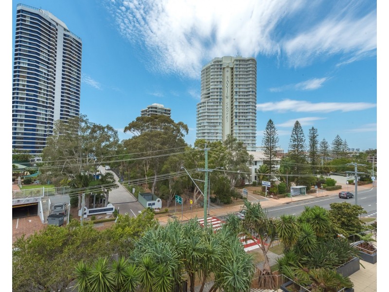 22/12-18 Bayview Street, Runaway Bay QLD 4216