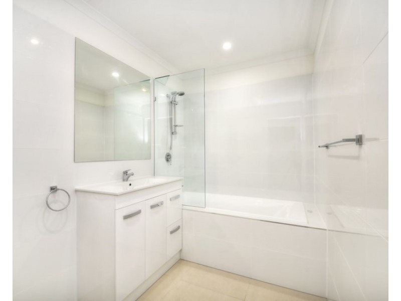 1/11 Bellagio Crescent, Coomera QLD 4209