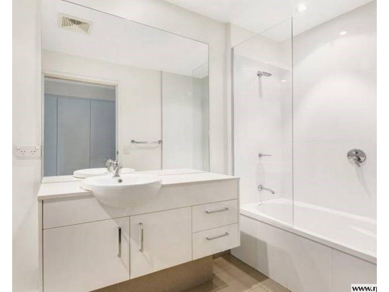 116/3 Compass Drive, Biggera Waters QLD 4216