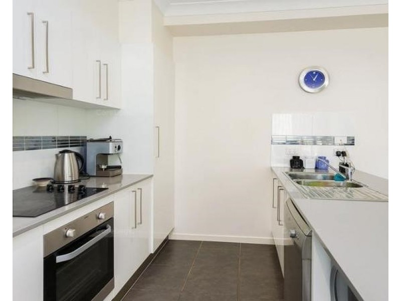 2/26 Ocean Street, Runaway Bay QLD 4216