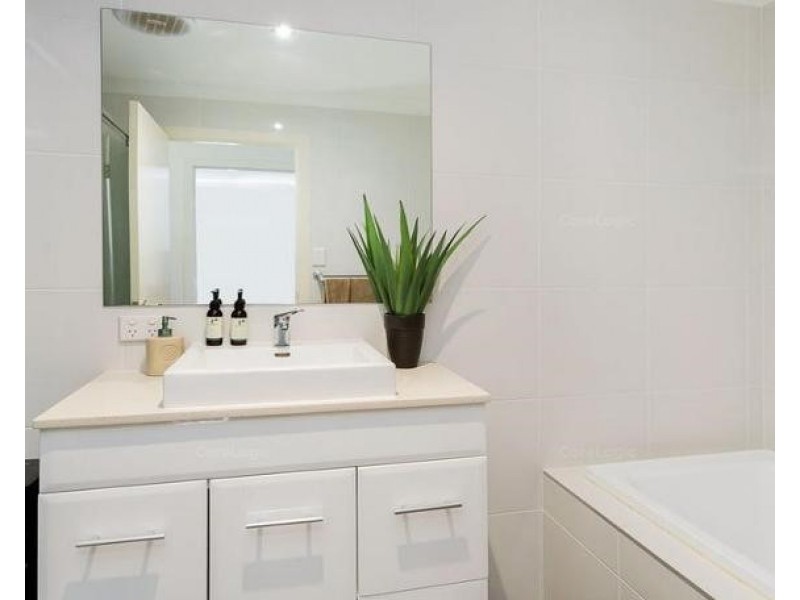 2/26 Ocean Street, Runaway Bay QLD 4216