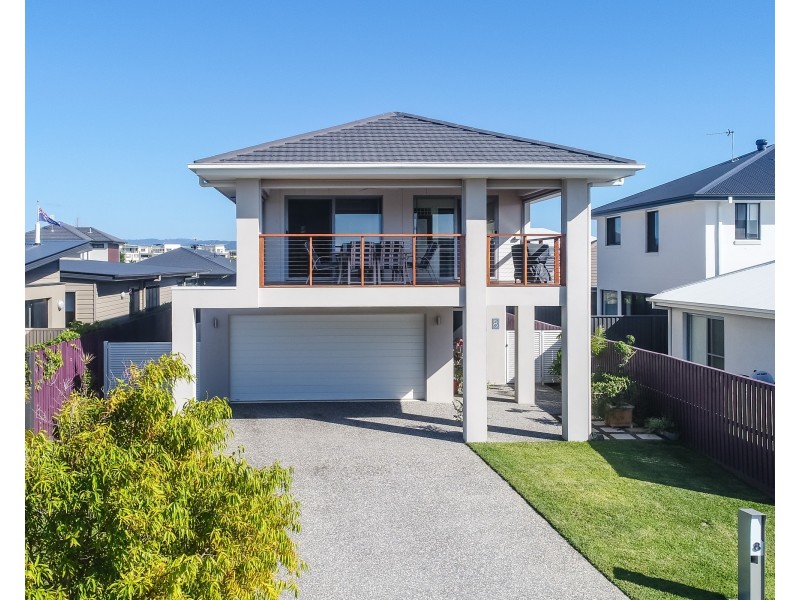 8 Benetti Crescent, Hope Island QLD 4212