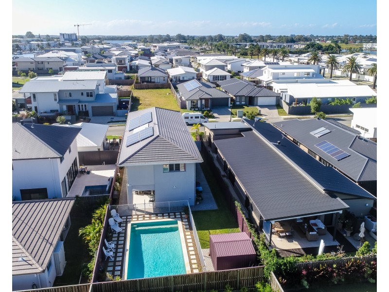 8 Benetti Crescent, Hope Island QLD 4212