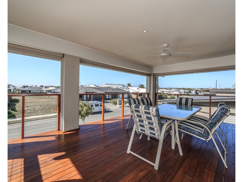 8 Benetti Crescent, Hope Island QLD 4212