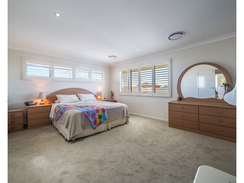 8 Benetti Crescent, Hope Island QLD 4212