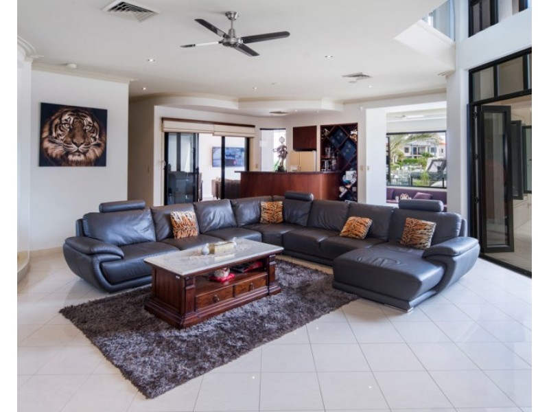 18-20 The Sovereign Mile, Sovereign Islands QLD 4216