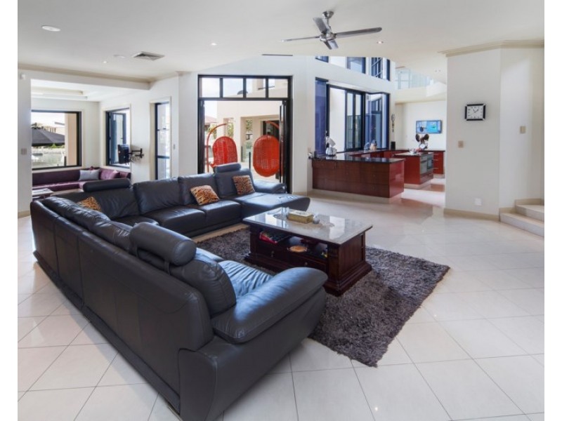 18-20 The Sovereign Mile, Sovereign Islands QLD 4216