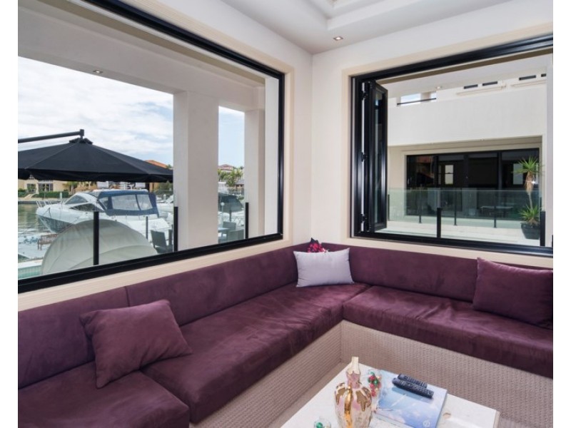 18-20 The Sovereign Mile, Sovereign Islands QLD 4216