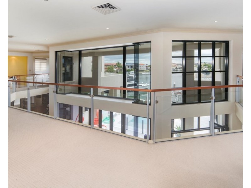 18-20 The Sovereign Mile, Sovereign Islands QLD 4216