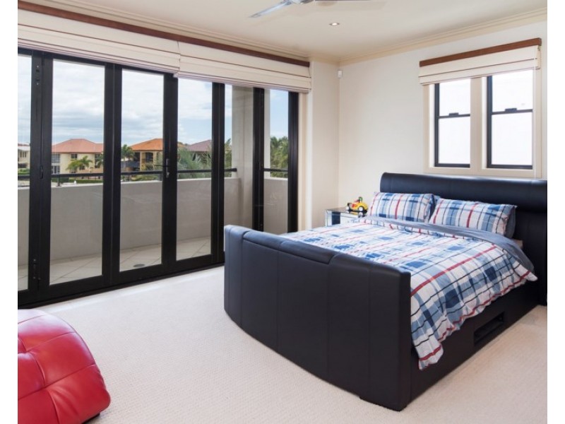 18-20 The Sovereign Mile, Sovereign Islands QLD 4216