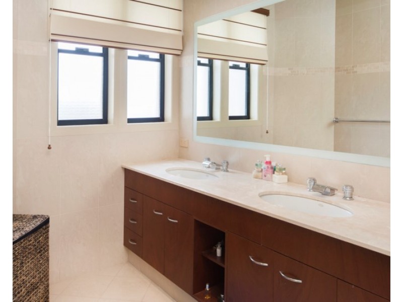 18-20 The Sovereign Mile, Sovereign Islands QLD 4216