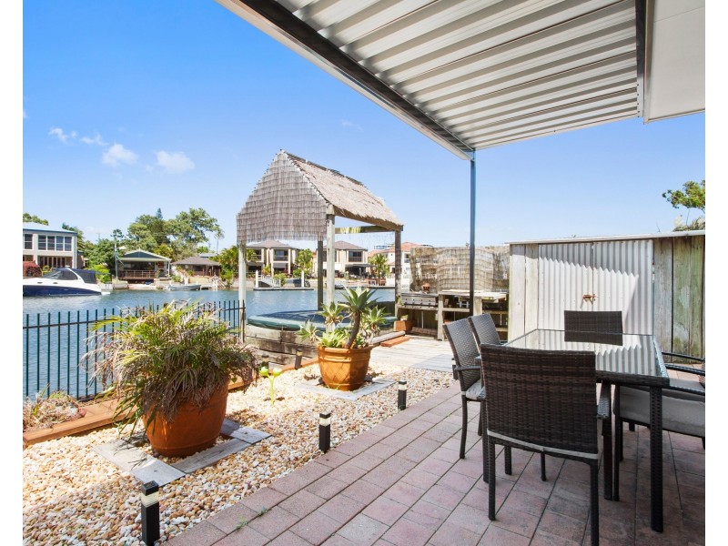 2/8 Vaggelas Crescent, Biggera Waters QLD 4216