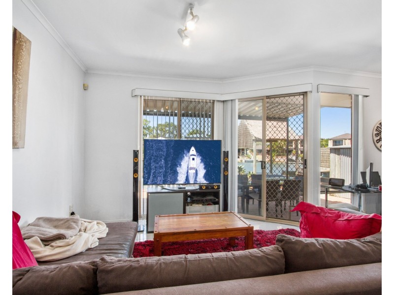 2/8 Vaggelas Crescent, Biggera Waters QLD 4216