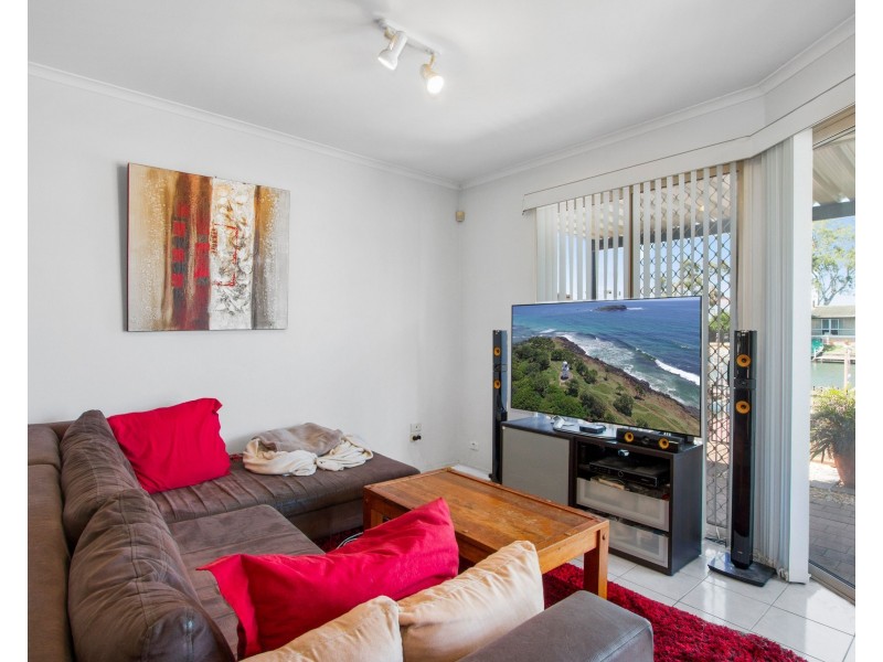 2/8 Vaggelas Crescent, Biggera Waters QLD 4216