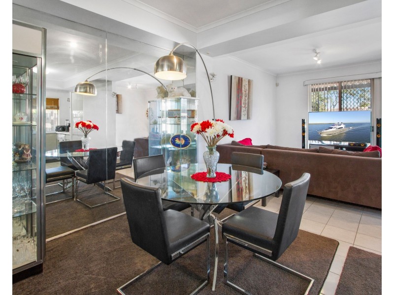 2/8 Vaggelas Crescent, Biggera Waters QLD 4216