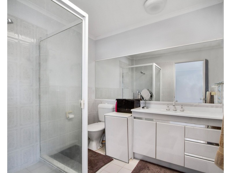 2/8 Vaggelas Crescent, Biggera Waters QLD 4216