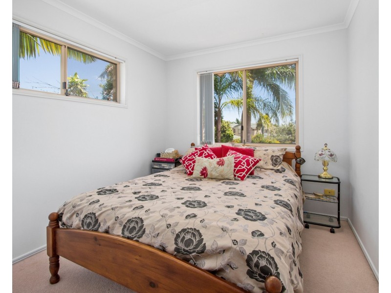 2/8 Vaggelas Crescent, Biggera Waters QLD 4216