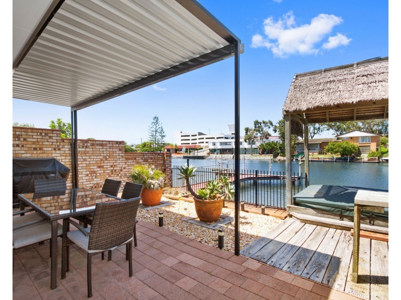 2/8 Vaggelas Crescent, Biggera Waters QLD 4216