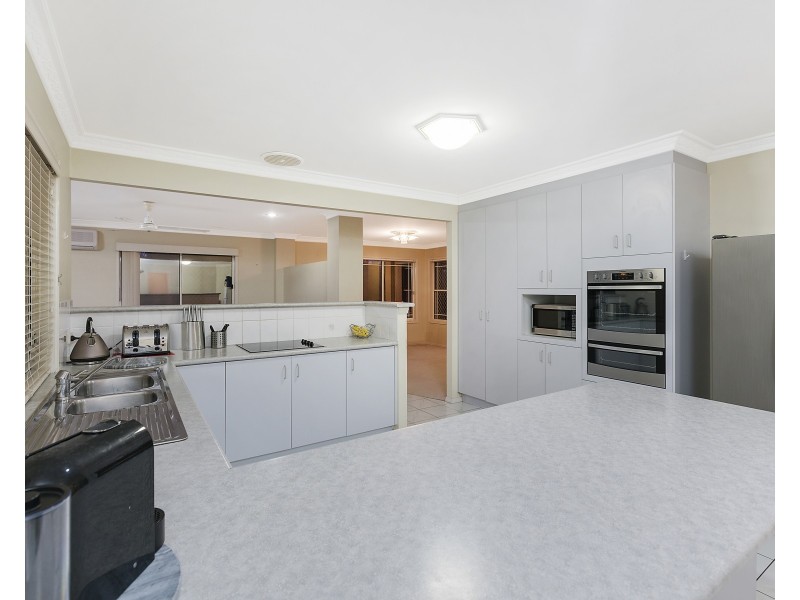 1 Greenwood Court, Parkwood QLD 4214