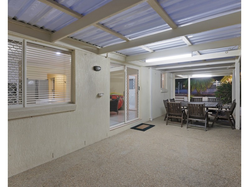 1 Greenwood Court, Parkwood QLD 4214