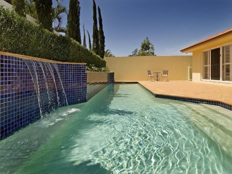 6 Torquay Place, Arundel QLD 4214