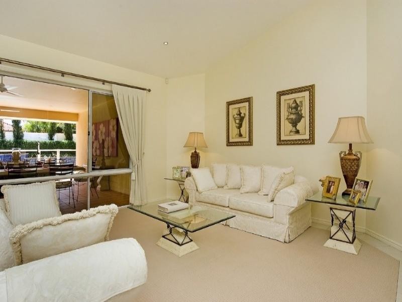 6 Torquay Place, Arundel QLD 4214