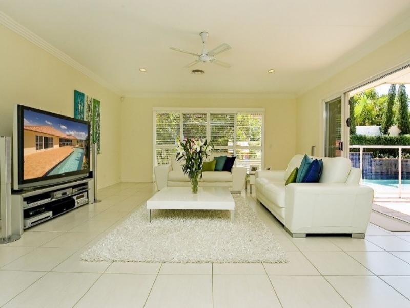 6 Torquay Place, Arundel QLD 4214