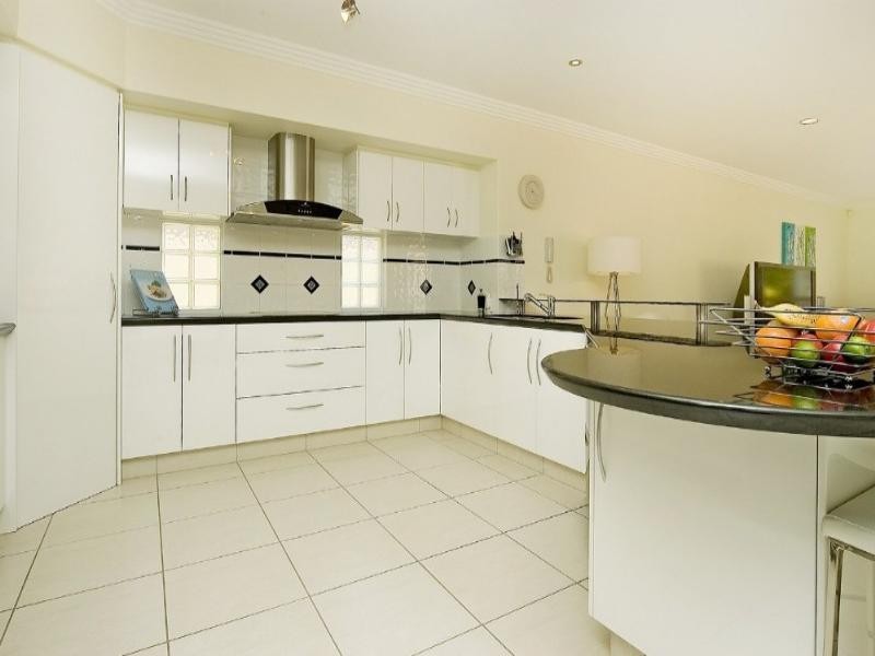 6 Torquay Place, Arundel QLD 4214