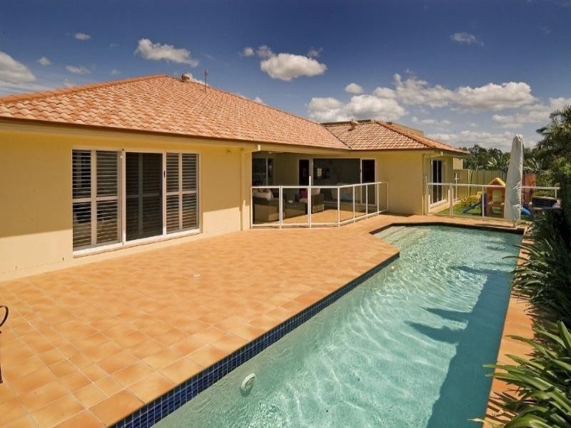 6 Torquay Place, Arundel QLD 4214