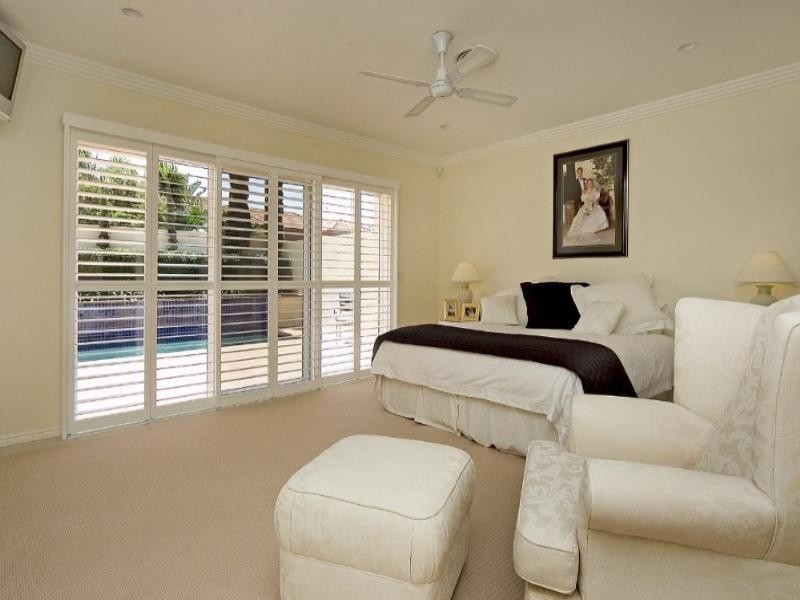 6 Torquay Place, Arundel QLD 4214