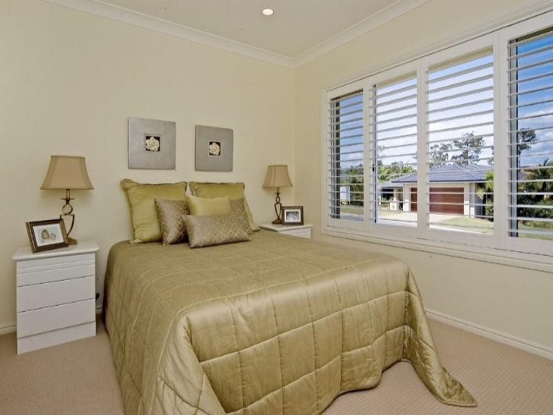 6 Torquay Place, Arundel QLD 4214