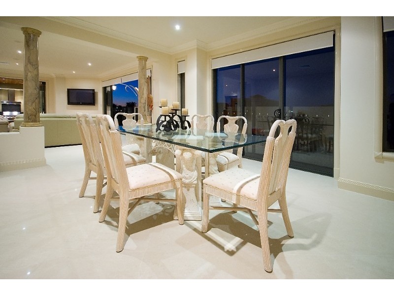 Paradise Point QLD 4216