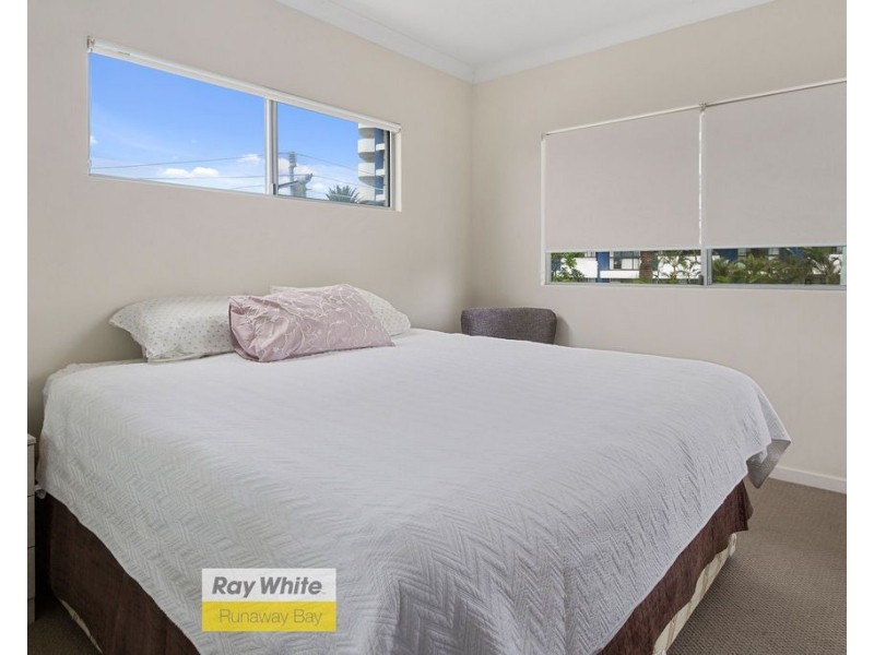 27/12-18 Bayview Street, Runaway Bay QLD 4216
