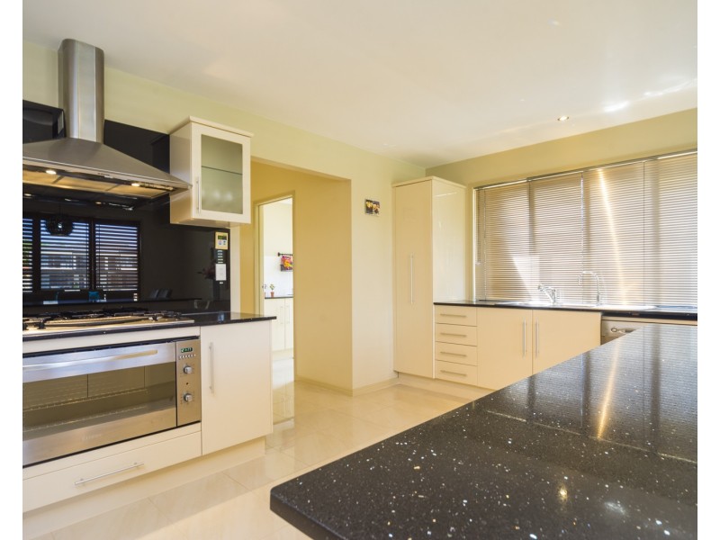 2119 Fernlea Close, Hope Island QLD 4212