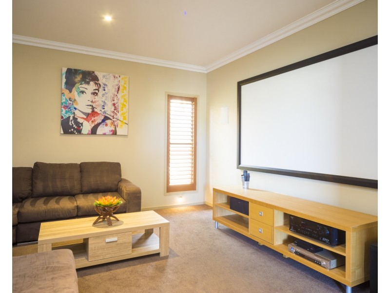 2119 Fernlea Close, Hope Island QLD 4212