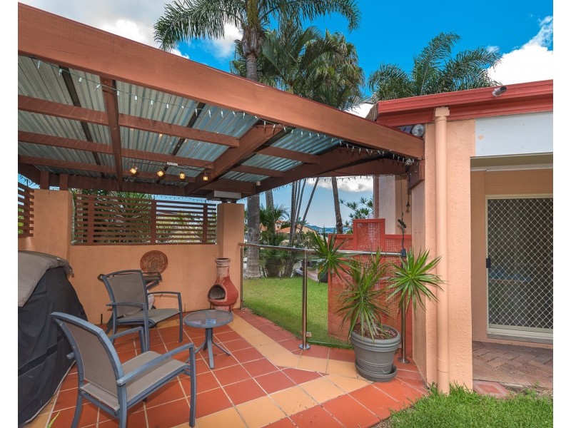 440 Oxley Drive, Runaway Bay QLD 4216