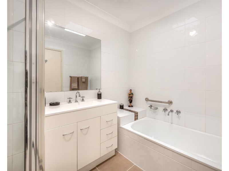 42/601 Pine Ridge Road, Biggera Waters QLD 4216