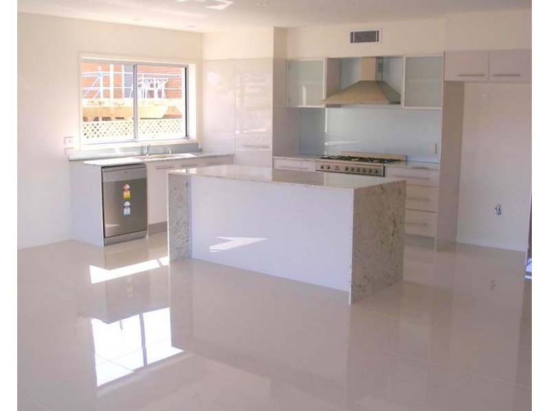 2/22 Annoula Avenue, Biggera Waters QLD 4216