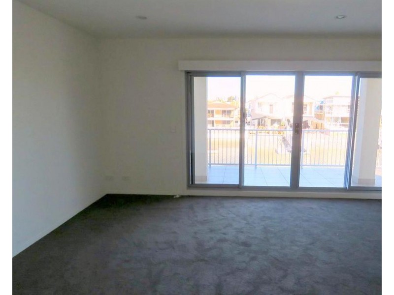 2/22 Annoula Avenue, Biggera Waters QLD 4216