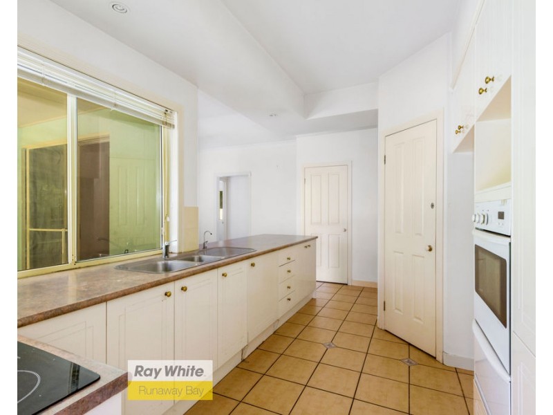 6 Herington Close, Arundel QLD 4214