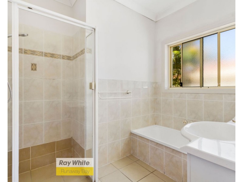 6 Herington Close, Arundel QLD 4214